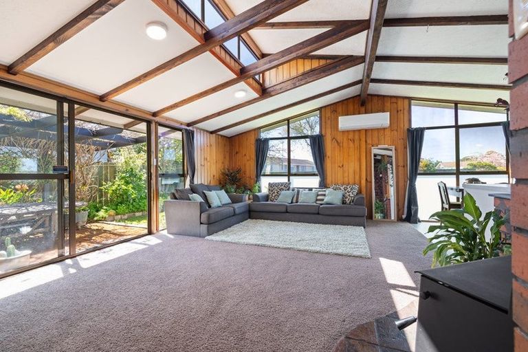 Photo of property in 6 Colonial Place, Kelvin Grove, Palmerston North, 4414