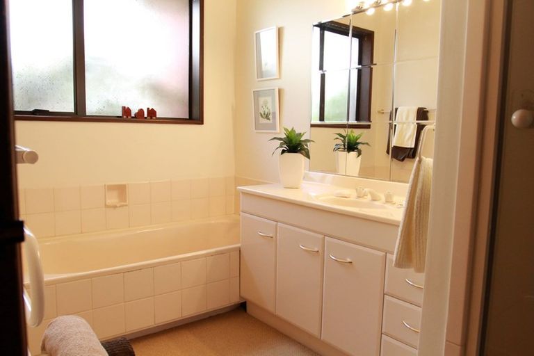 Photo of property in 28 Tyndale Place, Ilam, Christchurch, 8041