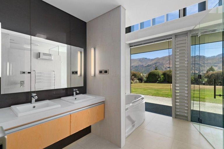 Photo of property in 311 Beacon Point Road, Wanaka, 9305