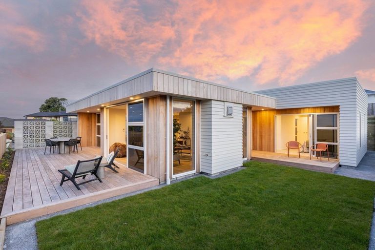 Photo of property in 9a Lemont Place, Westown, New Plymouth, 4310