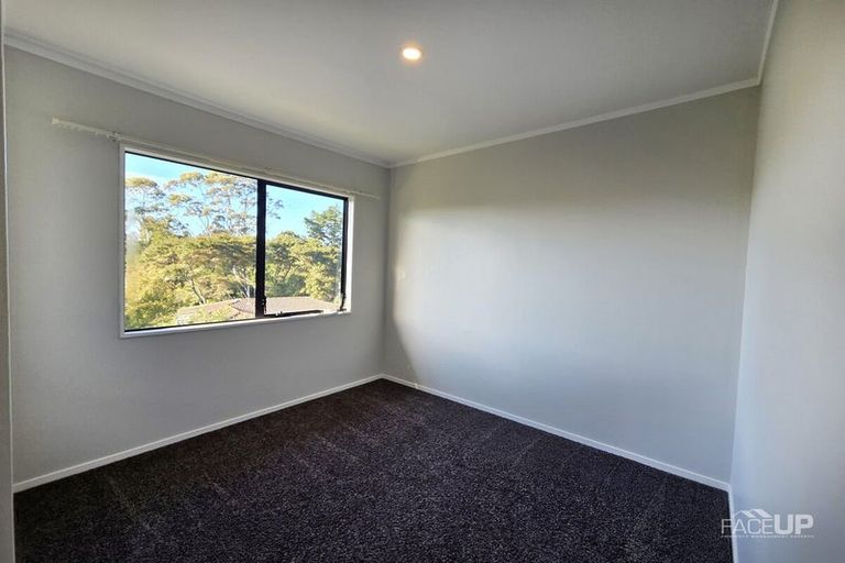Photo of property in 1 Fernhaven Place, Massey, Auckland, 0614