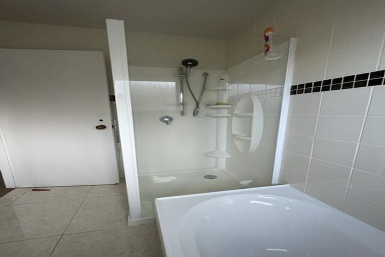 Photo of property in 1/6 Phillip Parade, Forrest Hill, Auckland, 0620