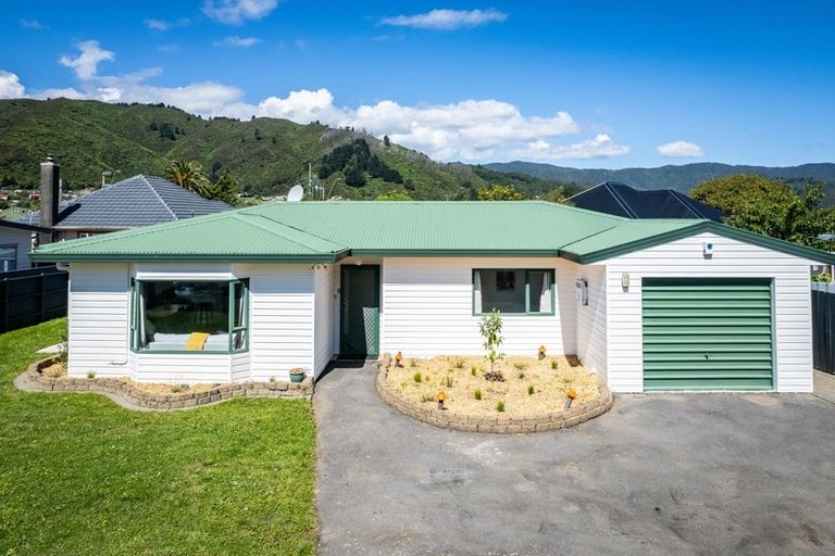 Photo of property in 2/3 Dover Road, Wainuiomata, Lower Hutt, 5014