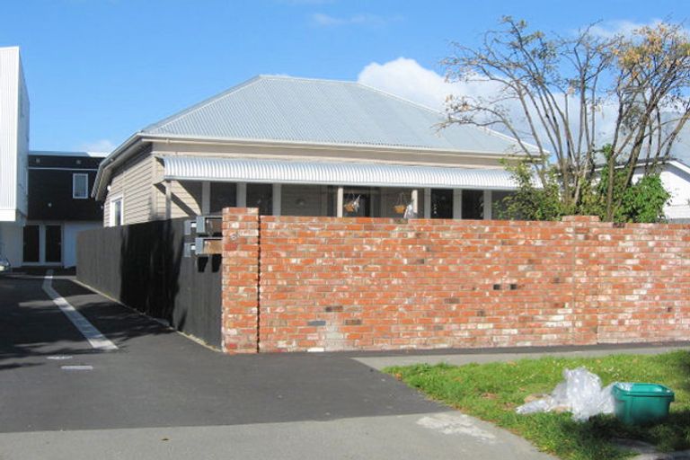 Photo of property in 4/6 Defoe Place, Waltham, Christchurch, 8023