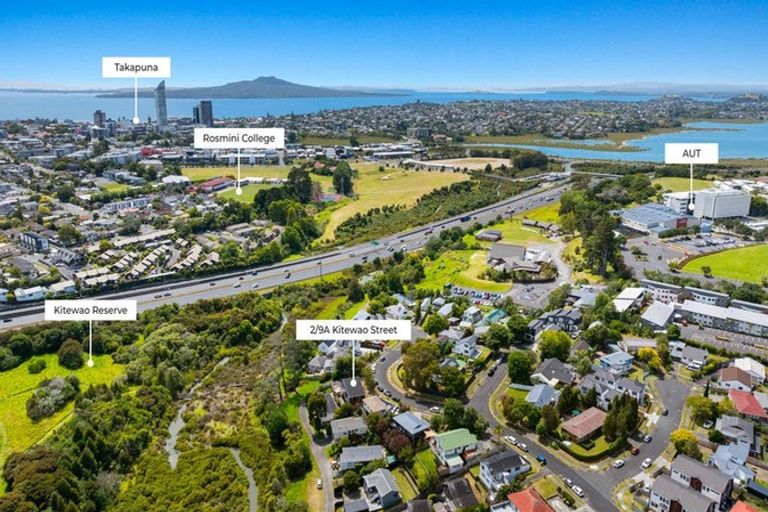 Photo of property in 1/9a Kitewao Street, Northcote, Auckland, 0627