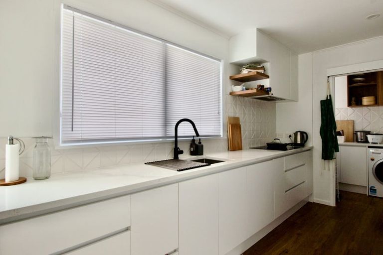 Photo of property in 5 Ngatoa Place, Glenfield, Auckland, 0629