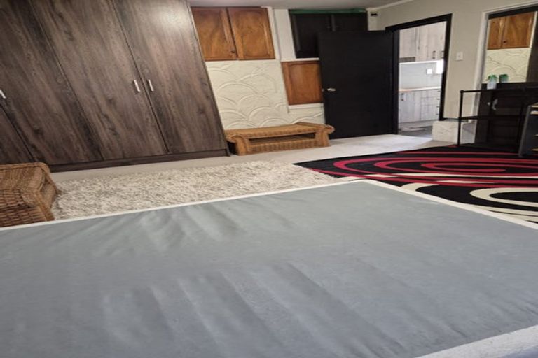 Photo of property in 208 Don Buck Road, Massey, Auckland, 0614