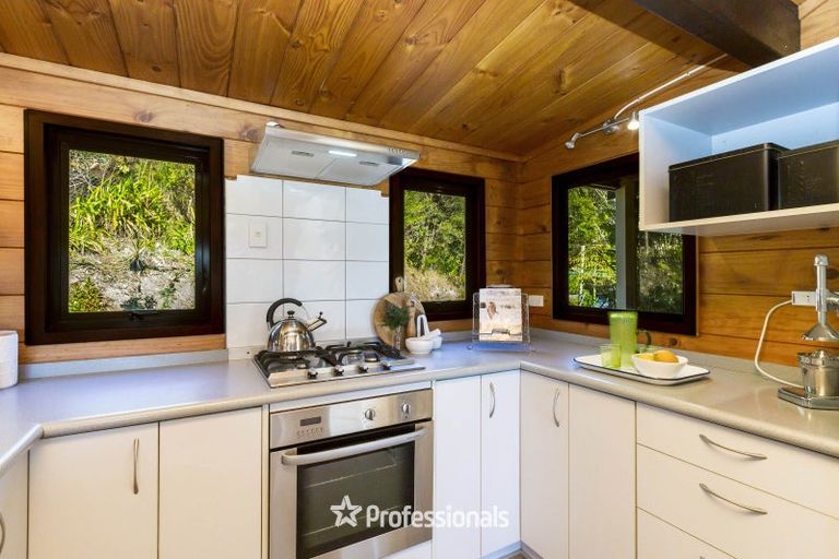 Photo of property in 10 Hobbit Lane, Pinehaven, Upper Hutt, 5371
