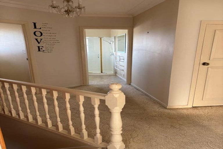 Photo of property in 465 Glenfield Road, Glenfield, Auckland, 0629