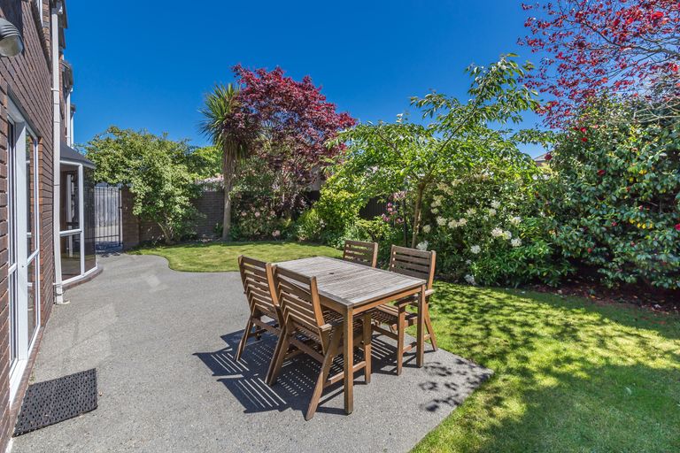 Photo of property in 376a Memorial Avenue, Burnside, Christchurch, 8053
