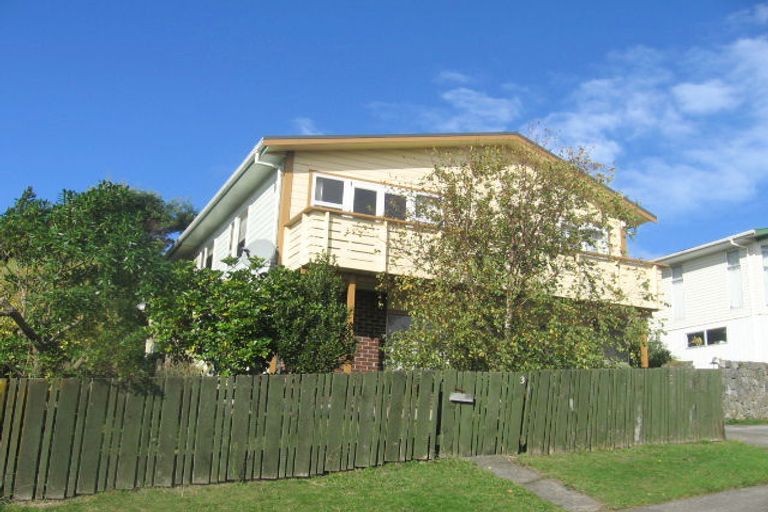 Photo of property in 3a Quinn Grove, Ranui, Porirua, 5024