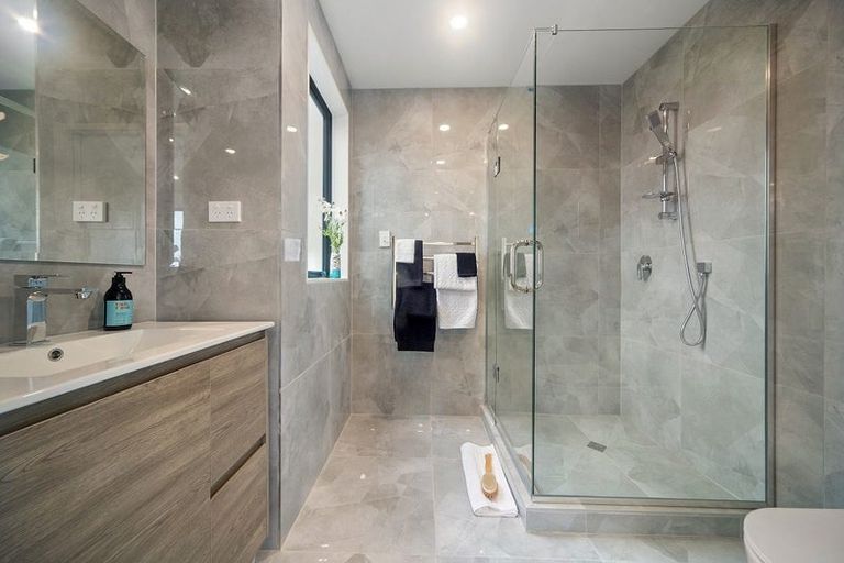 Photo of property in 94e Swanson Road, Henderson, Auckland, 0610