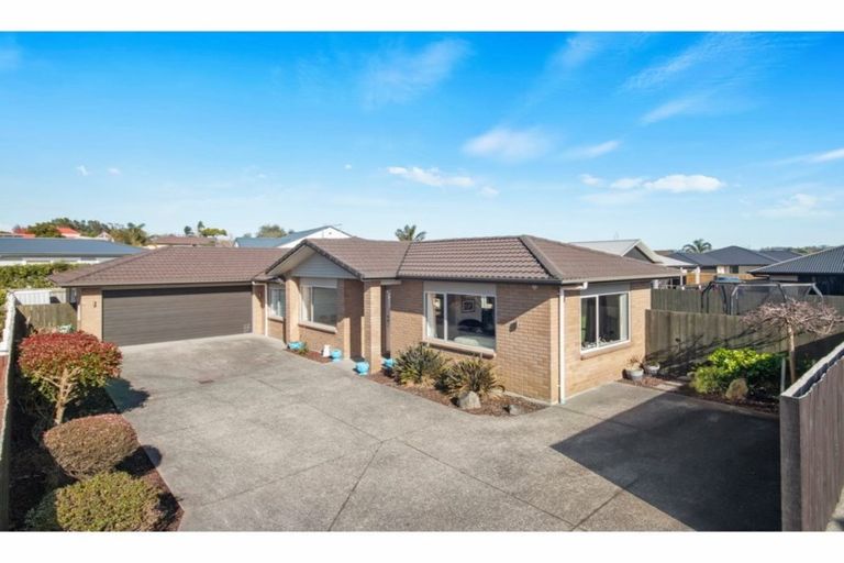 Photo of property in 19 Magnolia Drive, Waiuku, 2123