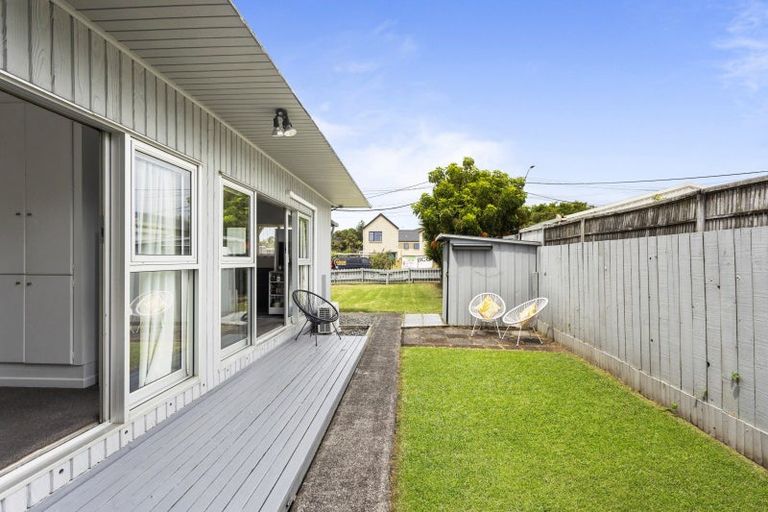 Photo of property in 1/2a Eskdale Road, Birkdale, Auckland, 0626