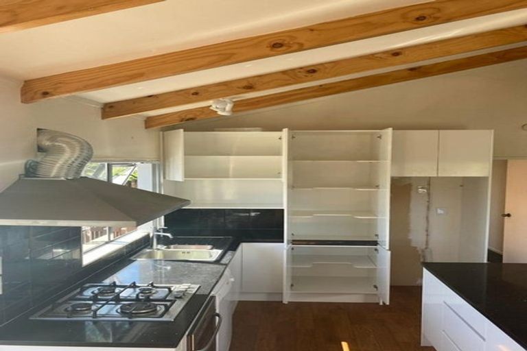 Photo of property in 10 Loughanure Place, Massey, Auckland, 0614