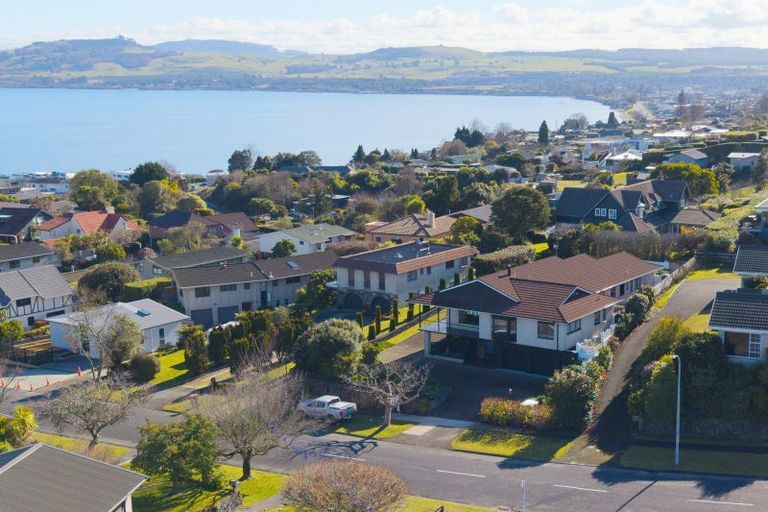 Photo of property in 62 Harvey Street, Waipahihi, Taupo, 3330