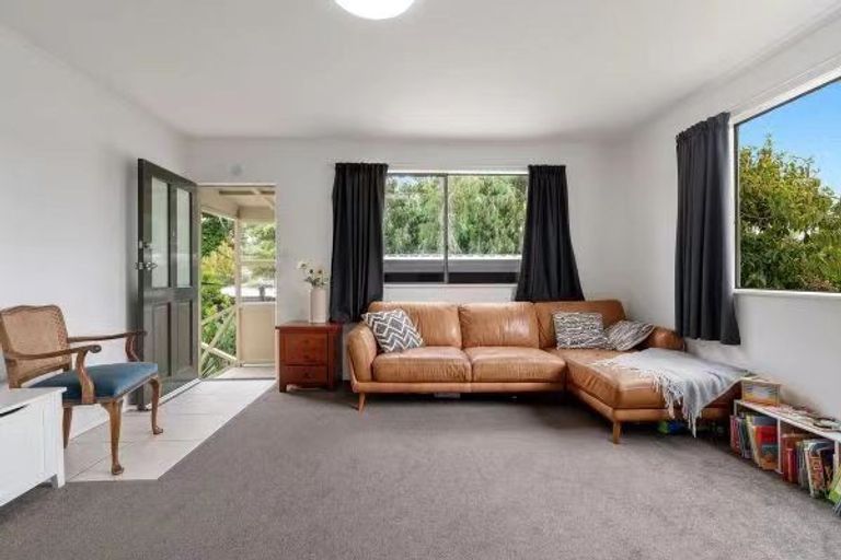 Photo of property in 2/29 Ludlow Terrace, Totara Vale, Auckland, 0627