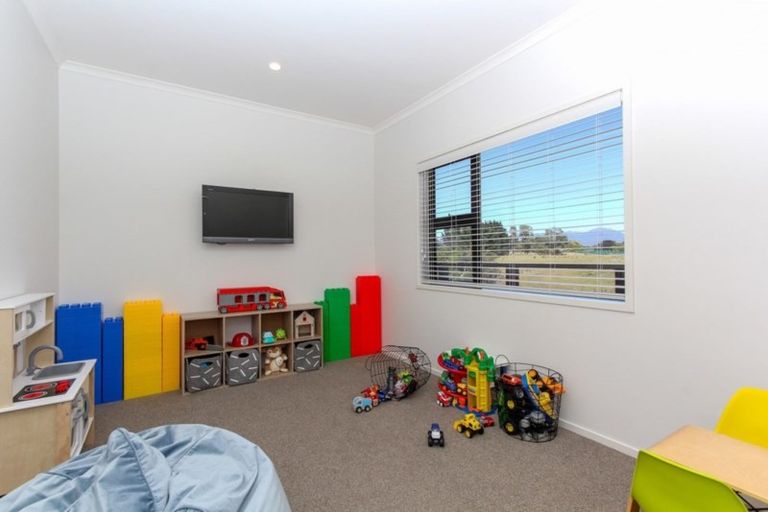 Photo of property in 5a Tupuhi Place, Highlands Park, New Plymouth, 4312