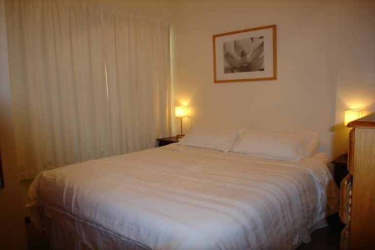 Photo of property in 82 Oriental Parade, Oriental Bay, Wellington, 6011