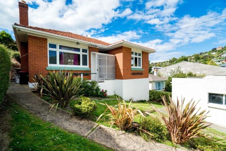 Photo of property in 16 Frasers Road, Glenross, Dunedin, 9011