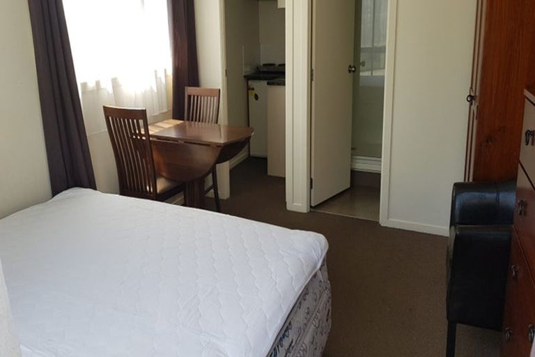 Photo of property in 8c Schnapper Rock Road, Schnapper Rock, Auckland, 0632