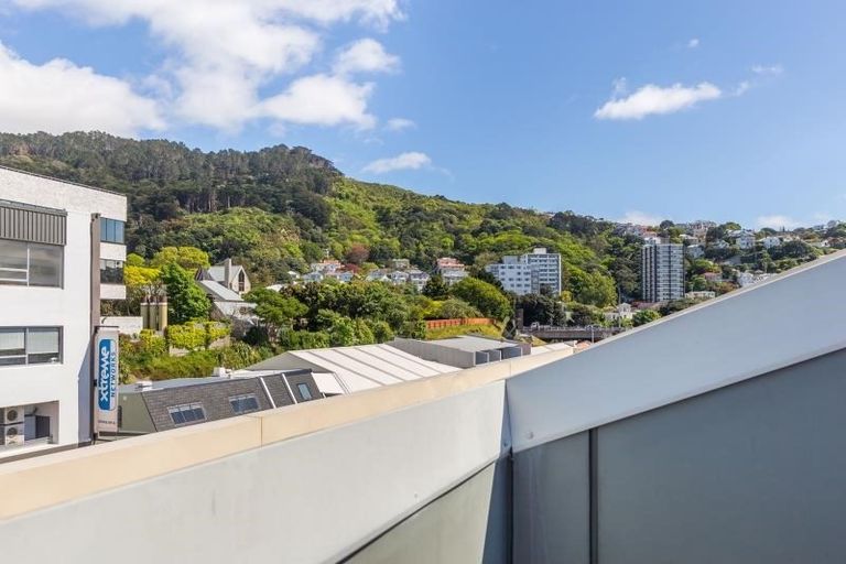 Photo of property in Metro Apartments, 18/220 Thorndon Quay, Pipitea, Wellington, 6011
