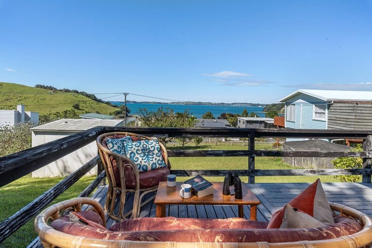 Photo of property in 10 Kookaburra Drive, Tawharanui Peninsula, Matakana, 0986