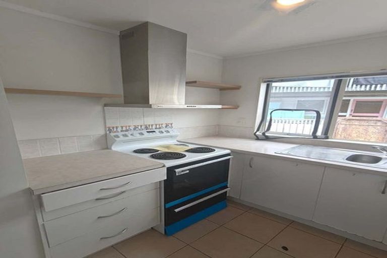 Photo of property in 16 Rotoiti Avenue, Pakuranga Heights, Auckland, 2010