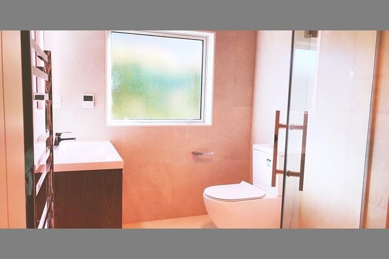 Photo of property in 6 Lancia Way, Oteha, Auckland, 0632