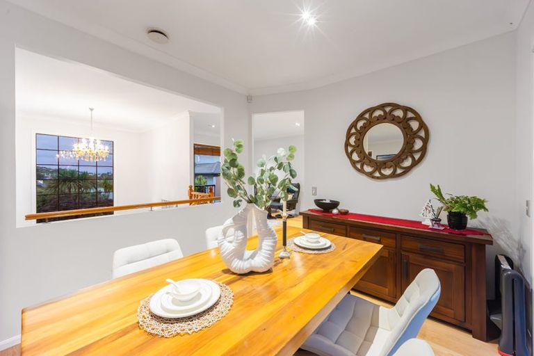 Photo of property in 36 Woodridge Avenue, Northcross, Auckland, 0630