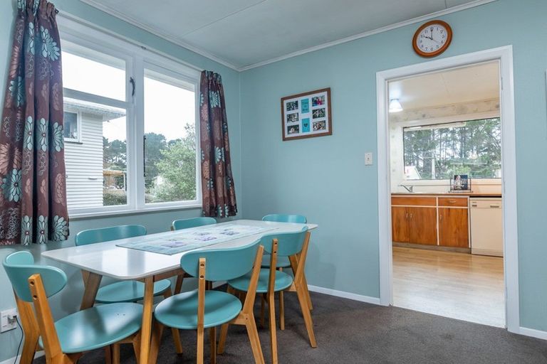Photo of property in 24 Worcester Place, Cannons Creek, Porirua, 5024