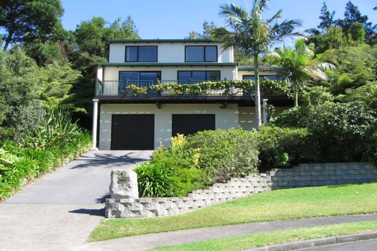 Photo of property in 4 Heatherleigh Rise, Northcross, Auckland, 0632