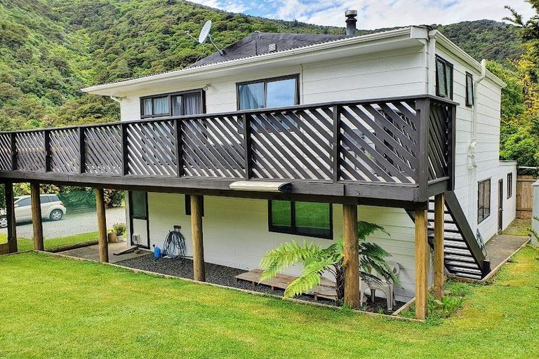 Photo of property in 19a Garden Terrace, Picton, 7220