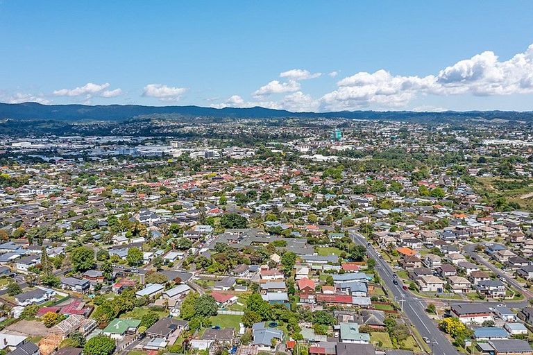 Photo of property in 3/14 Orchid Place, Te Atatu South, Auckland, 0610