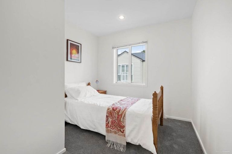 Photo of property in 7/30 John Jennings Drive, Oteha, Auckland, 0632