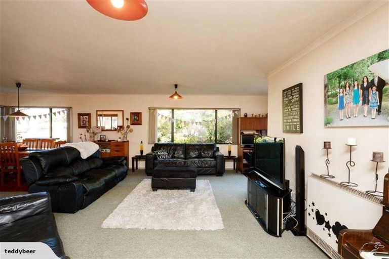 Photo of property in 15 Woburn Place, Takaro, Palmerston North, 4412