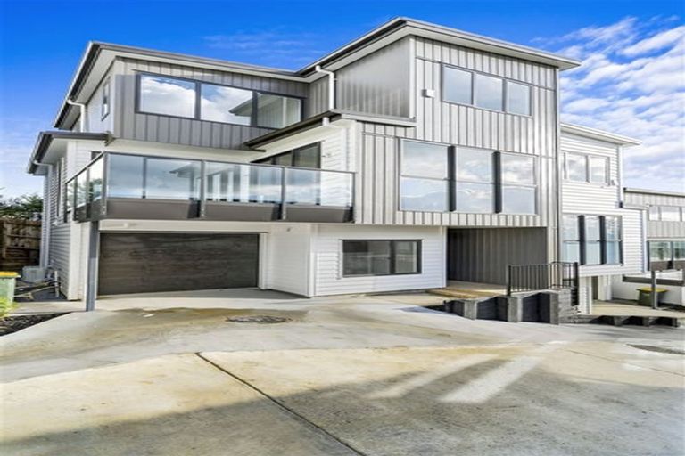 Photo of property in 4/388 Glenfield Road, Glenfield, Auckland, 0629