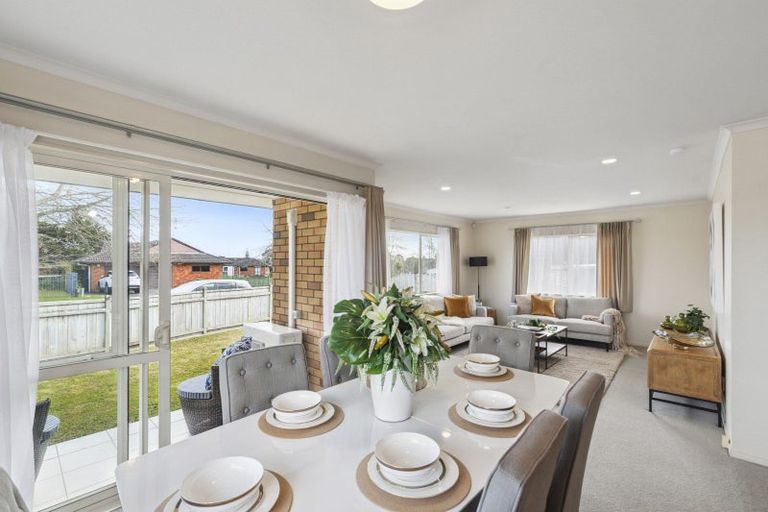 Photo of property in 14 Carisbrook Crescent, Papakura, 2110