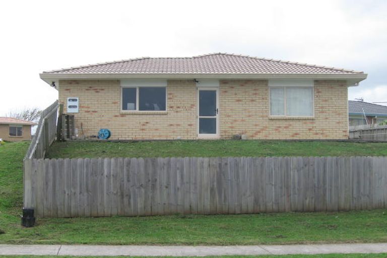 Photo of property in 10 Jeffery Reeve Crescent, Ranui, Auckland, 0612
