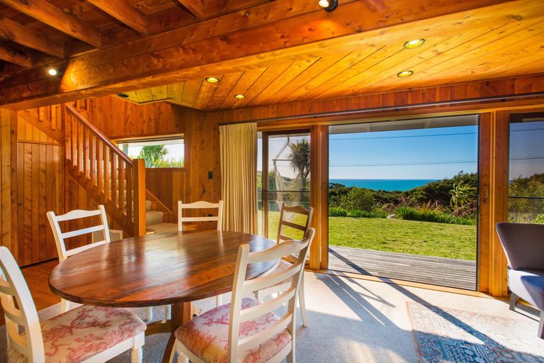 Photo of property in 39 Whaanga Road, Raglan, 3297