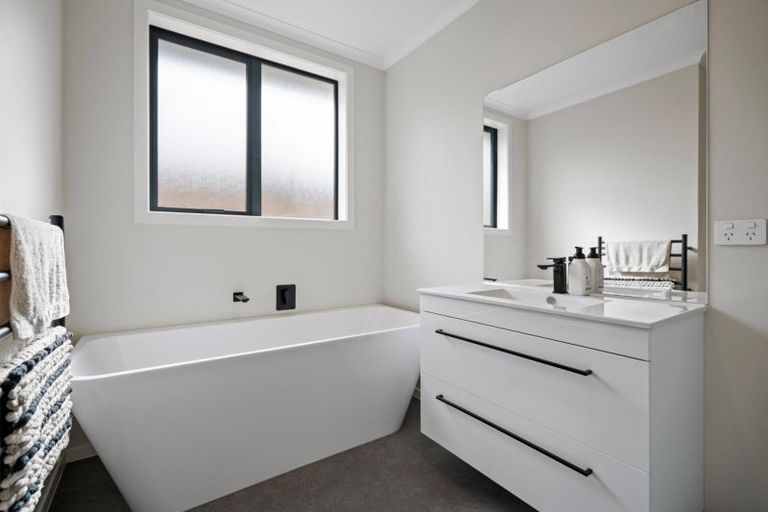 Photo of property in 17 Whakaturou Crescent, Pyes Pa, Tauranga, 3112