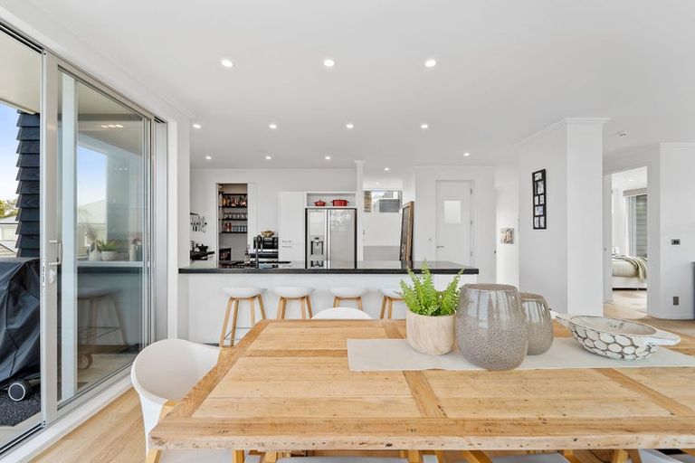 Photo of property in 33a Churchill Road, Murrays Bay, Auckland, 0630