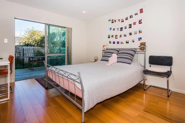 Photo of property in 6a Mchardy Place, Glenfield, Auckland, 0627