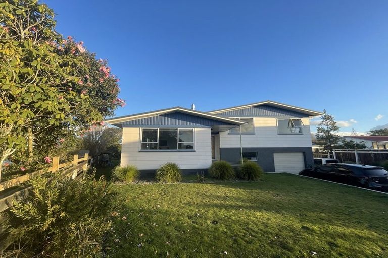 Photo of property in 7 Titoki Place, Inglewood, 4330