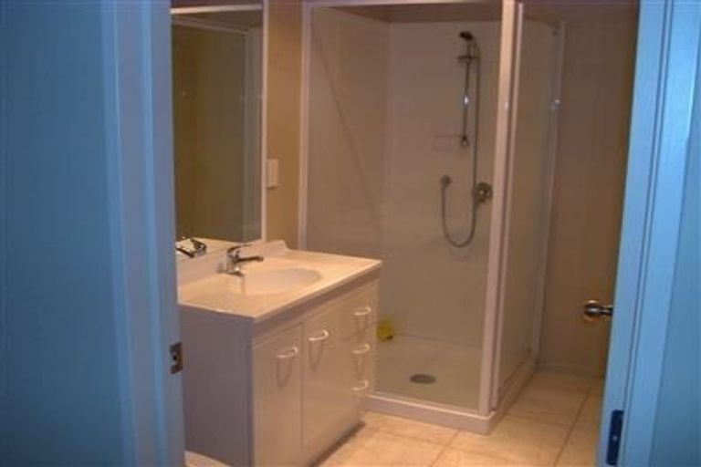 Photo of property in 24 Toledo Avenue, Henderson, Auckland, 0612