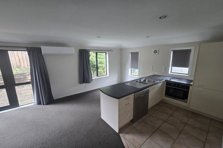 Photo of property in 3/36 John Jennings Drive, Oteha, Auckland, 0632