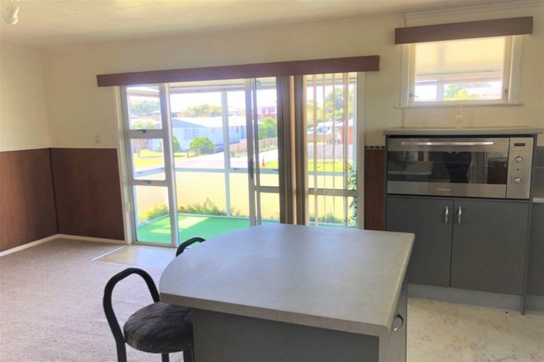 Photo of property in 1a Blake Street, Waitara, 4320