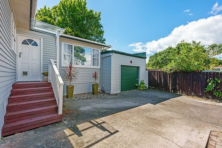 Photo of property in 3/14 Orchid Place, Te Atatu South, Auckland, 0610