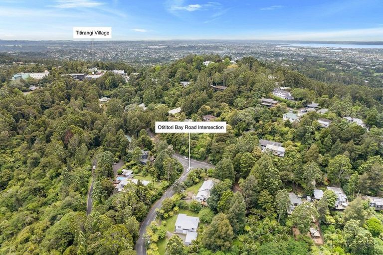 Photo of property in 14 Otitori Bay Road, Titirangi, Auckland, 0604