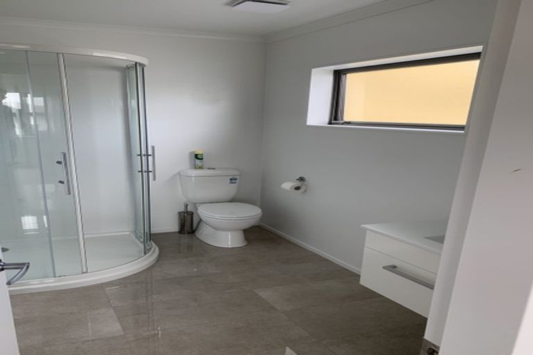 Photo of property in 5b Sandino Place, Grenada Village, Wellington, 6037